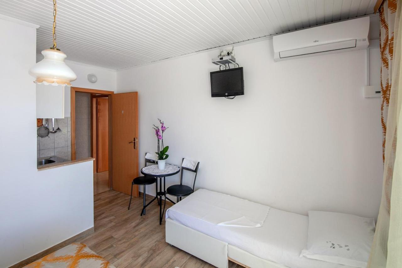 Apartments By The Sea Duce, Omis - 2992 Dugi Rat Exterior photo